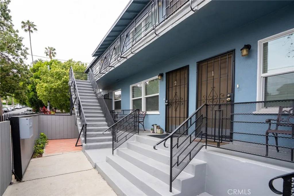 Los Angeles, CA 90004,4325 Clinton Street