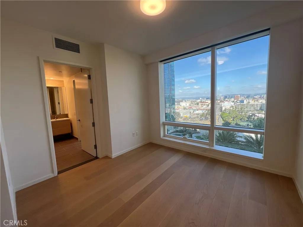 Los Angeles, CA 90017,877 Francisco Street #1611