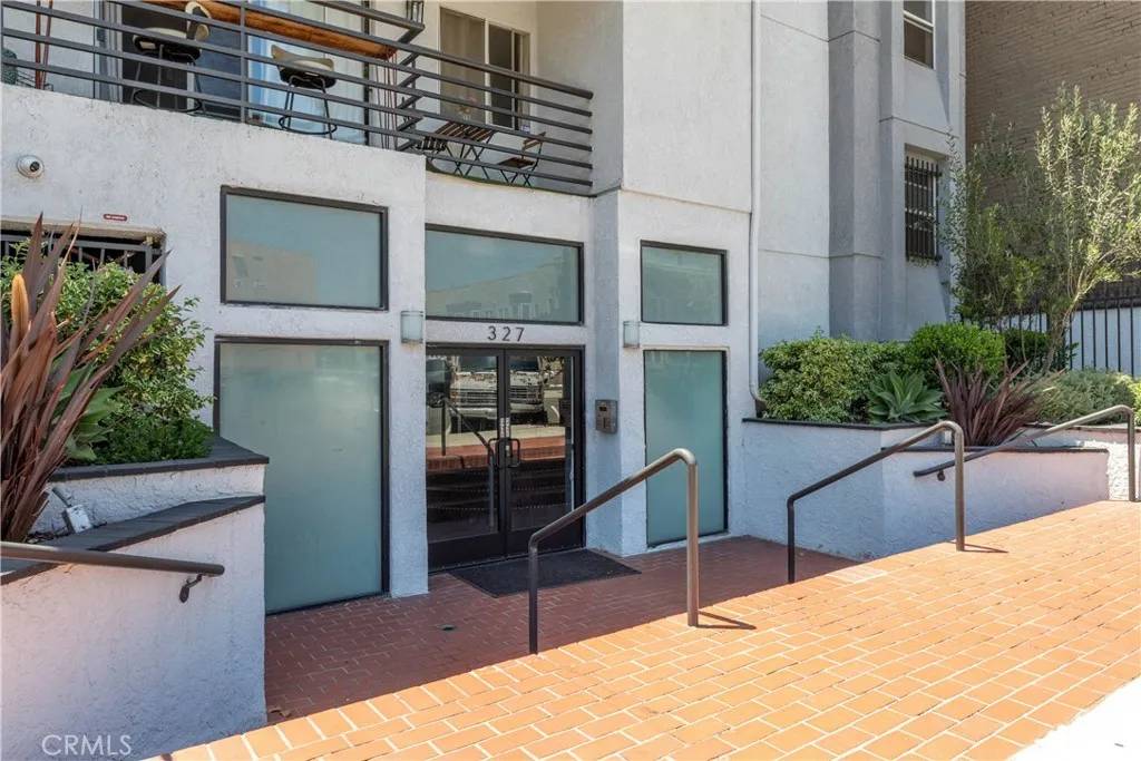 Long Beach, CA 90802,327 Chestnut Avenue #201