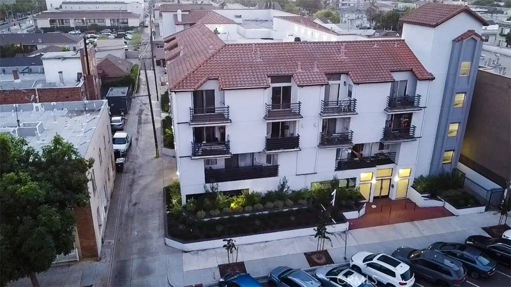 Long Beach, CA 90802,327 Chestnut Avenue #201