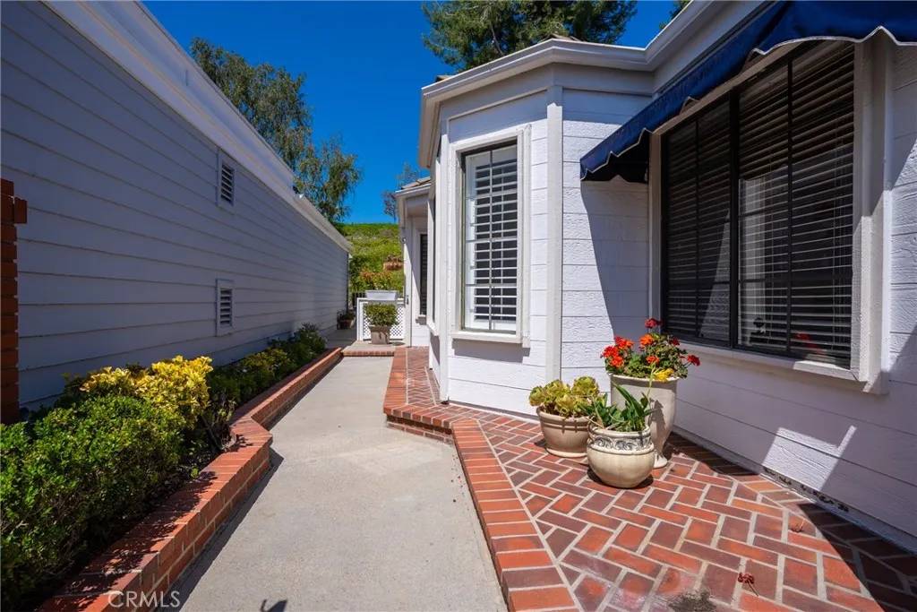 Mission Viejo, CA 92692,28385 Borgona