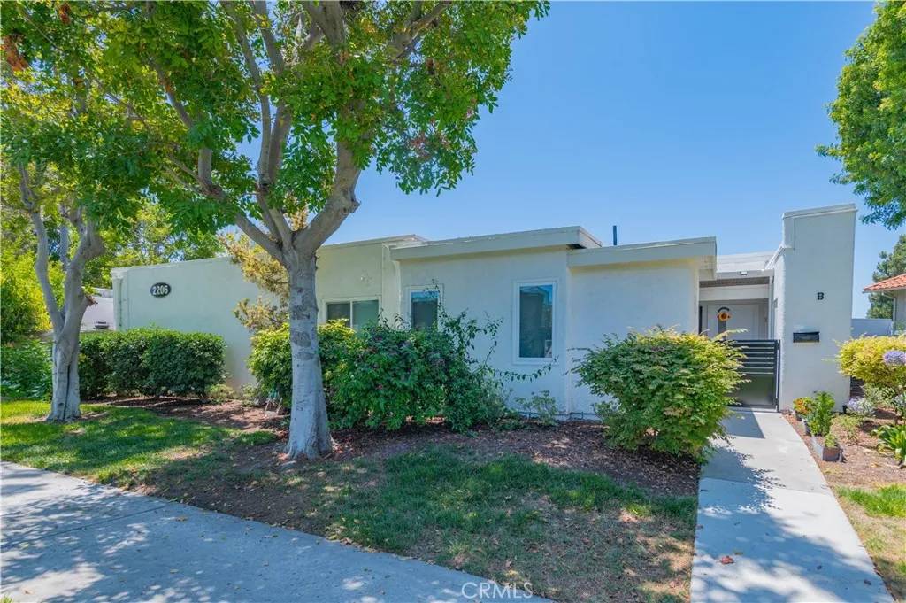 Laguna Woods, CA 92637,2206 Via Mariposa East #B