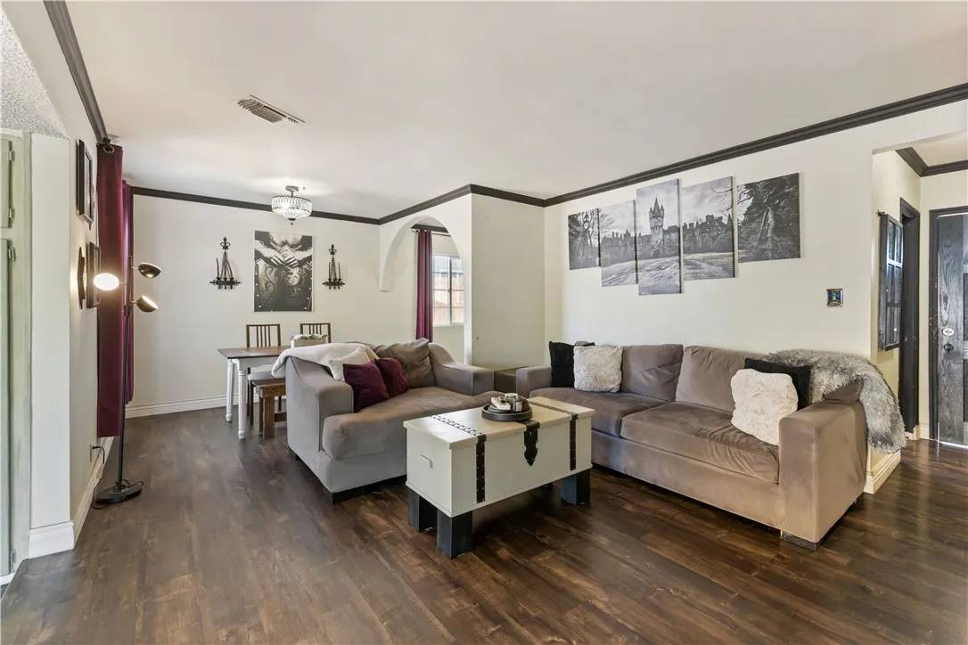 North Hollywood, CA 91605,7045 Varna Avenue