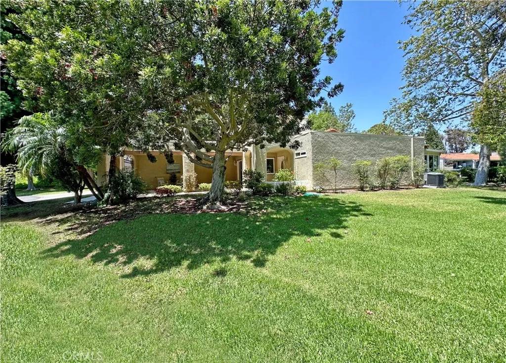 Laguna Woods, CA 92637,3525 Bahia Blanca West #B
