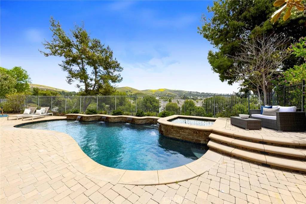 San Clemente, CA 92673,6202 Colina Pacifica