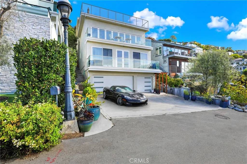 Laguna Beach, CA 92651,2510 Glenneyre Street