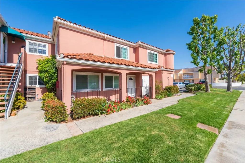 Huntington Beach, CA 92648,409 Utica Avenue #1A