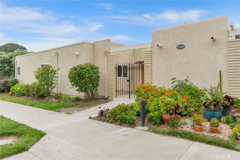 Laguna Woods, CA 92637,2202 Via Mariposa East #B