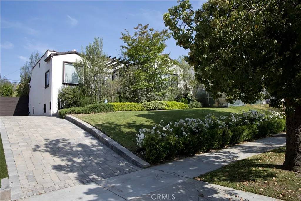 Los Angeles, CA 90019,1029 Keniston Avenue