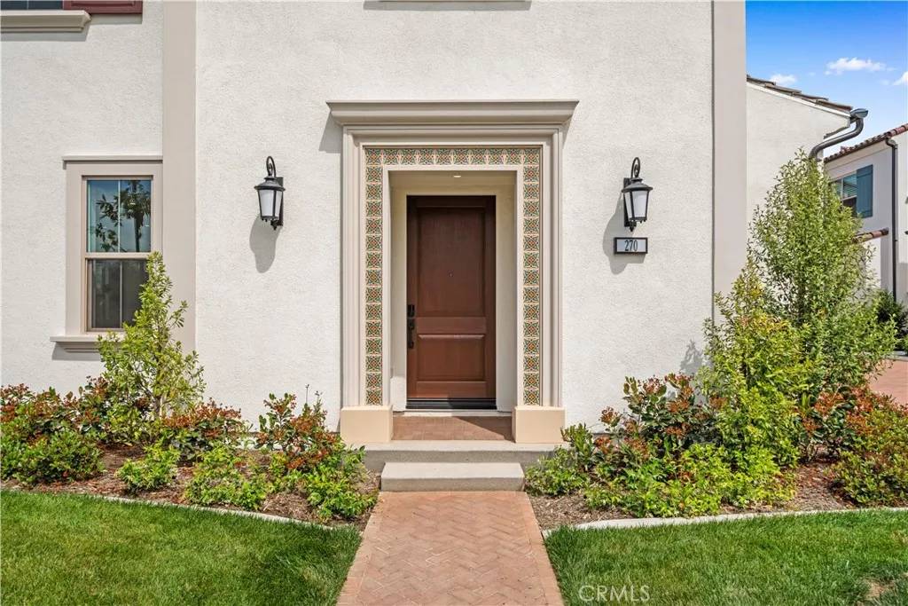 Irvine, CA 92618,270 Maricopa
