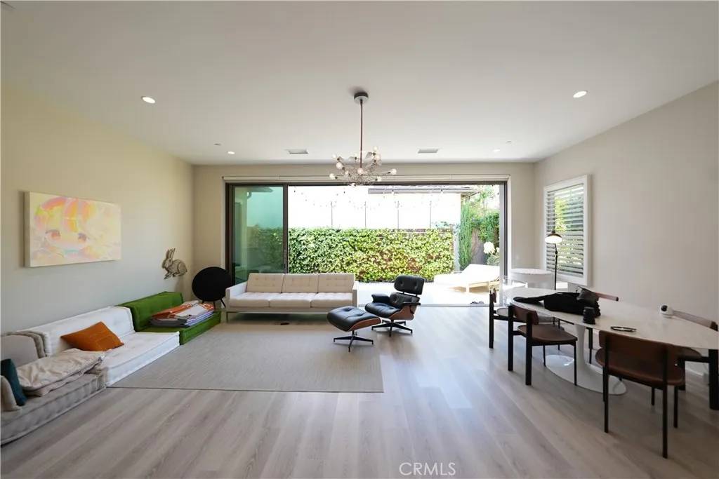 Irvine, CA 92602,107 Donati