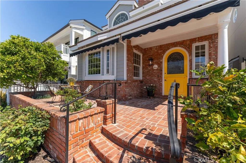 Newport Beach, CA 92662,214 Sapphire Avenue