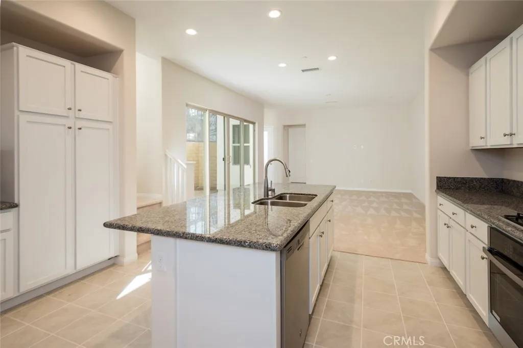 Irvine, CA 92618,158 Spectacle
