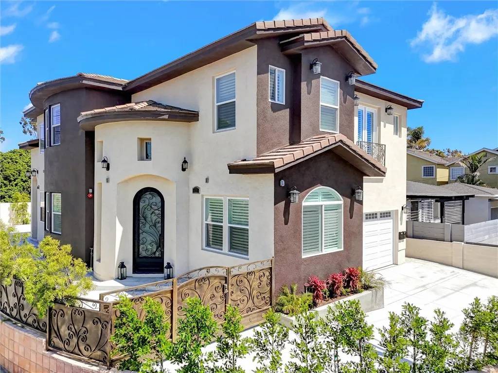 Huntington Beach, CA 92648,19002 Delaware Street