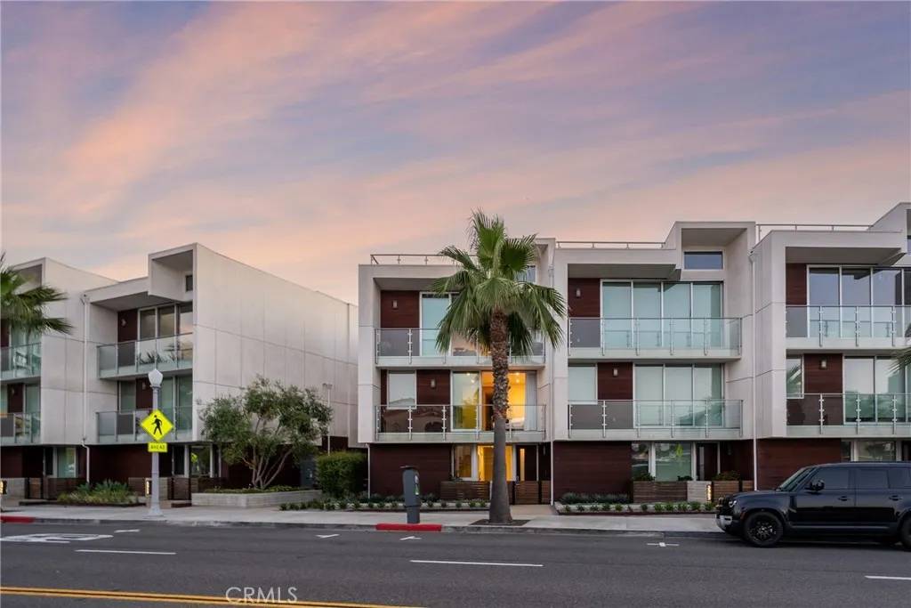 Newport Beach, CA 92663,3351 Via Lido