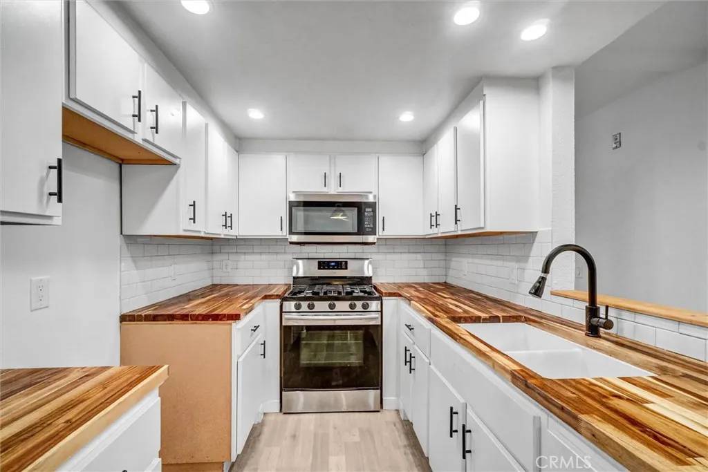Santa Ana, CA 92701,700 W 3rd Street #A117