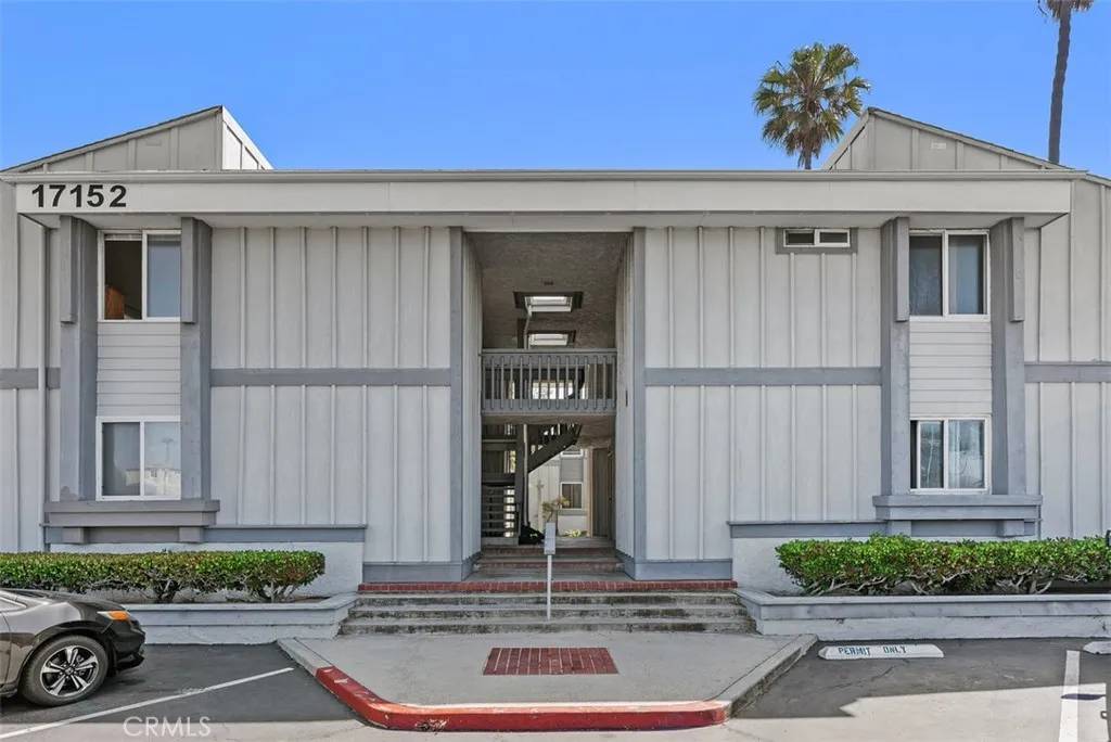 Huntington Beach, CA 92649,17152 Pacific Coast #19