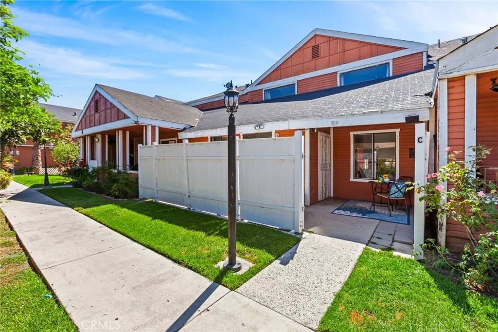 Santa Ana, CA 92703,309 N Raitt Street #C