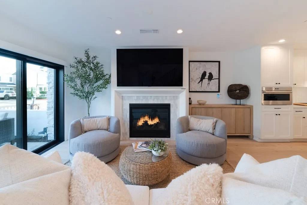 Corona Del Mar, CA 92625,603 Acacia Avenue #A