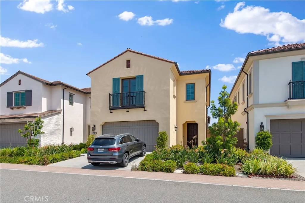 Irvine, CA 92602,216 Piazza