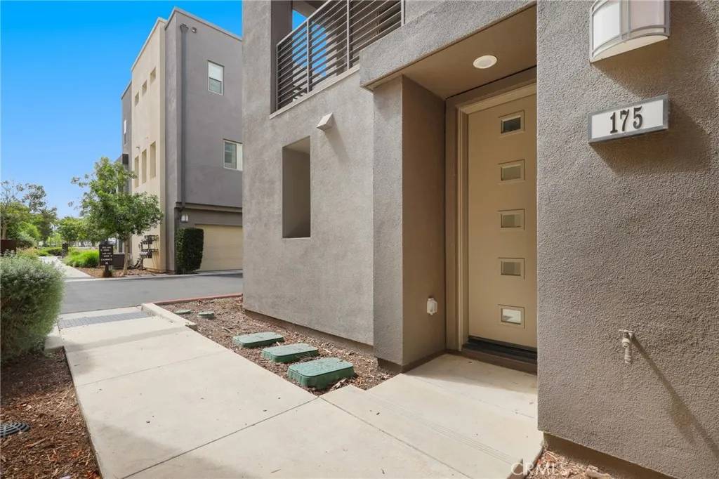 Irvine, CA 92618,175 Cadence