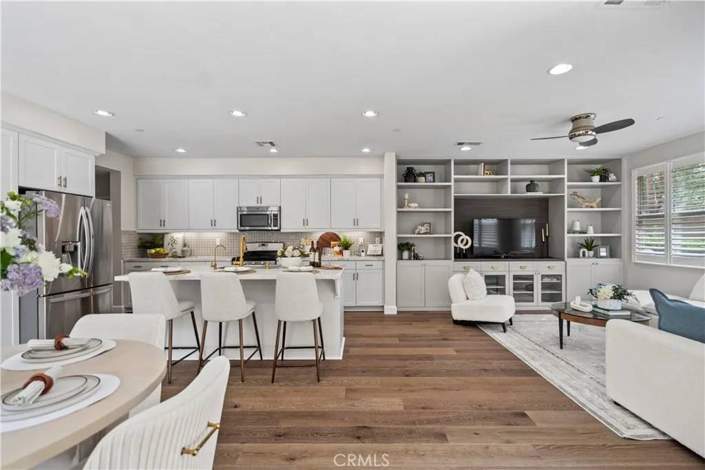 Irvine, CA 92618,166 Borrego