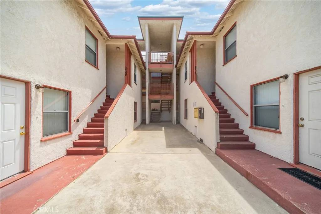 San Pedro, CA 90731,823 W 25th Street