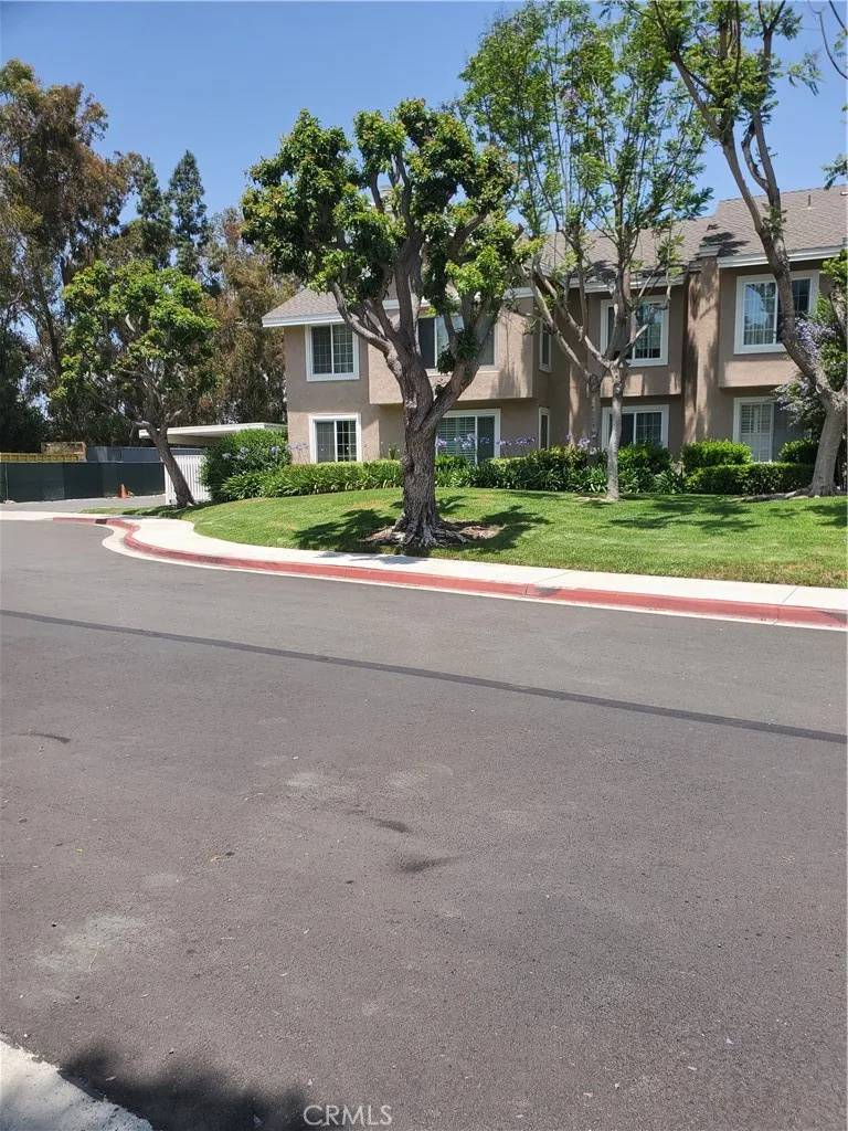 Irvine, CA 92614,12 Woodleaf