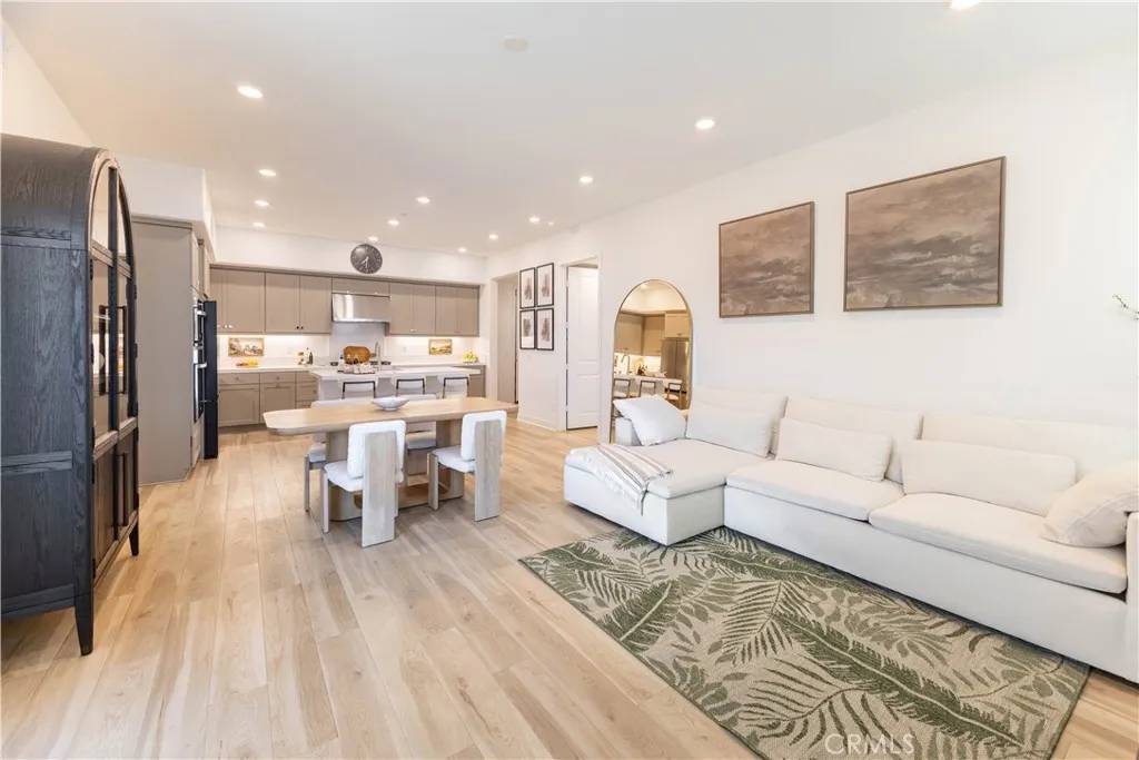 Irvine, CA 92618,147 Sash