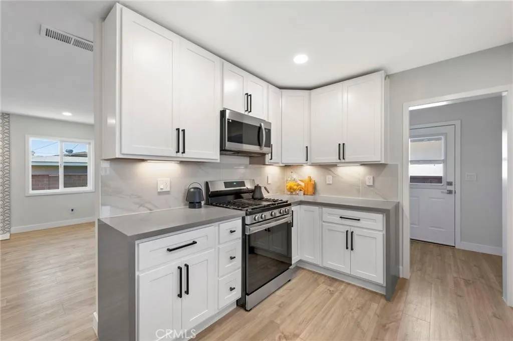 Anaheim, CA 92805,1715 E Redwood Avenue