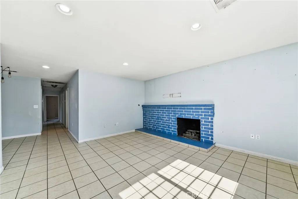San Bernardino, CA 92407,5294 Yosemite Drive