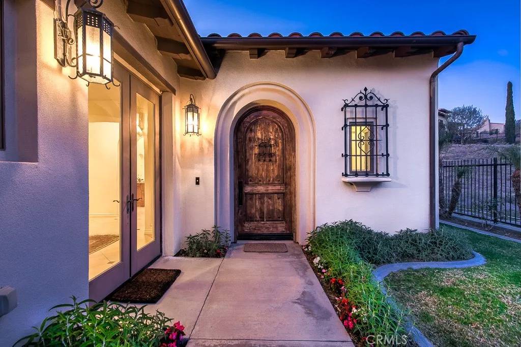 Irvine, CA 92603,501 Luminous