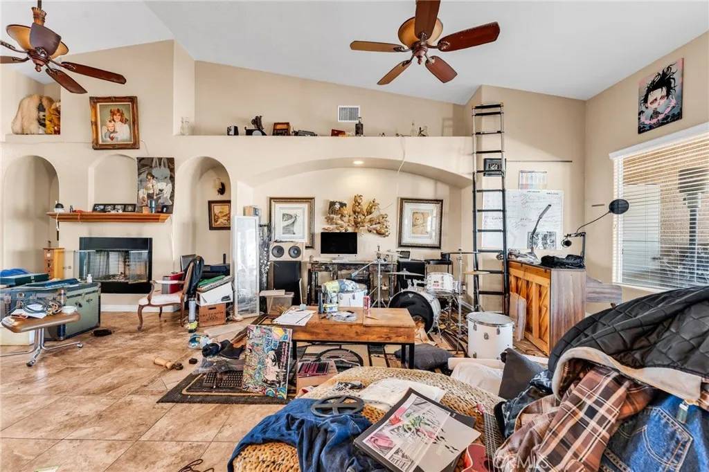 Hesperia, CA 92345,17412 Danbury Avenue