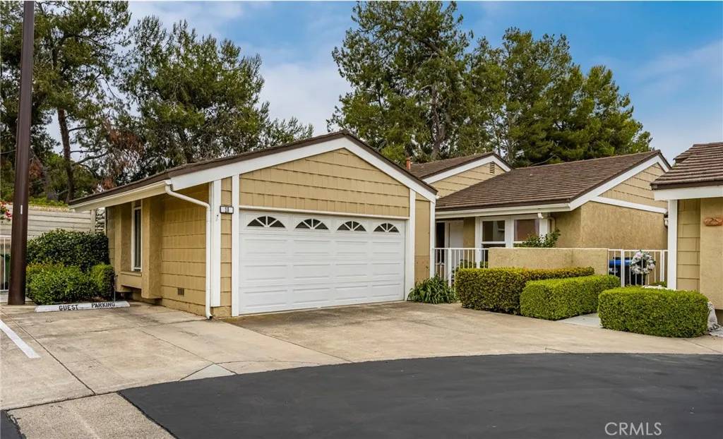 Irvine, CA 92604,10 Greenbriar #31