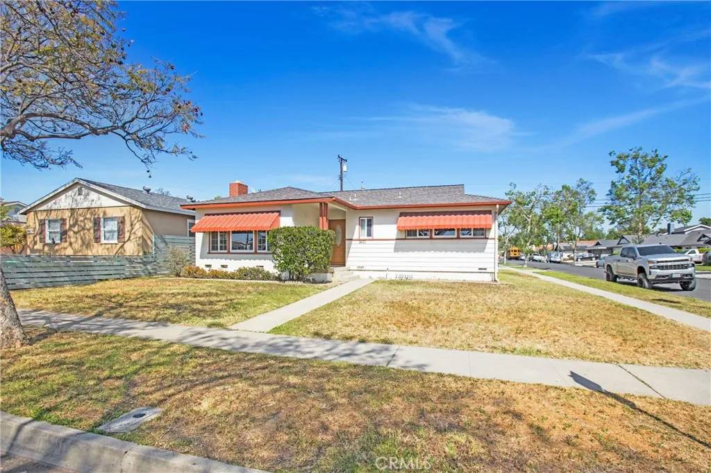 Santa Ana, CA 92701,1401 N Linwood Avenue