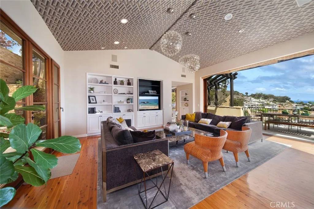 Laguna Beach, CA 92651,1131 Emerald Bay