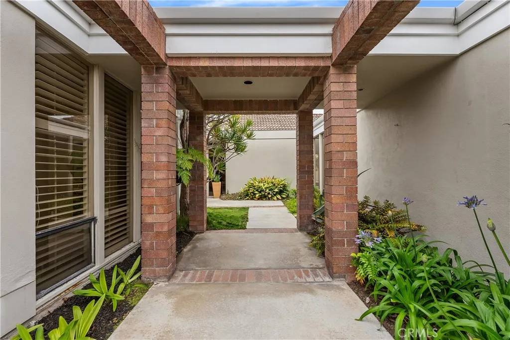 San Clemente, CA 92672,233 Calle Campesino