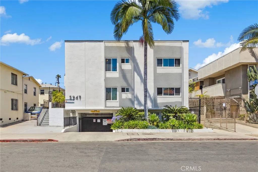Los Angeles, CA 90028,5947 Carlton Way