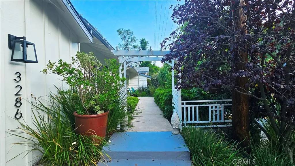 Los Angeles, CA 90049,3286 Mandeville Canyon Road
