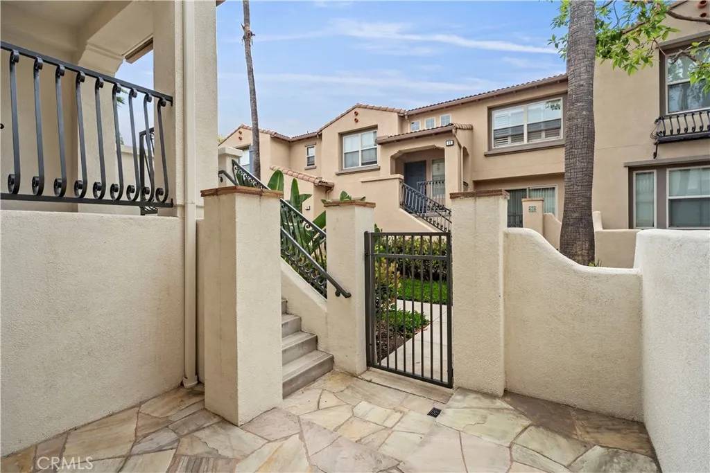 Irvine, CA 92618,80 hedge bloom