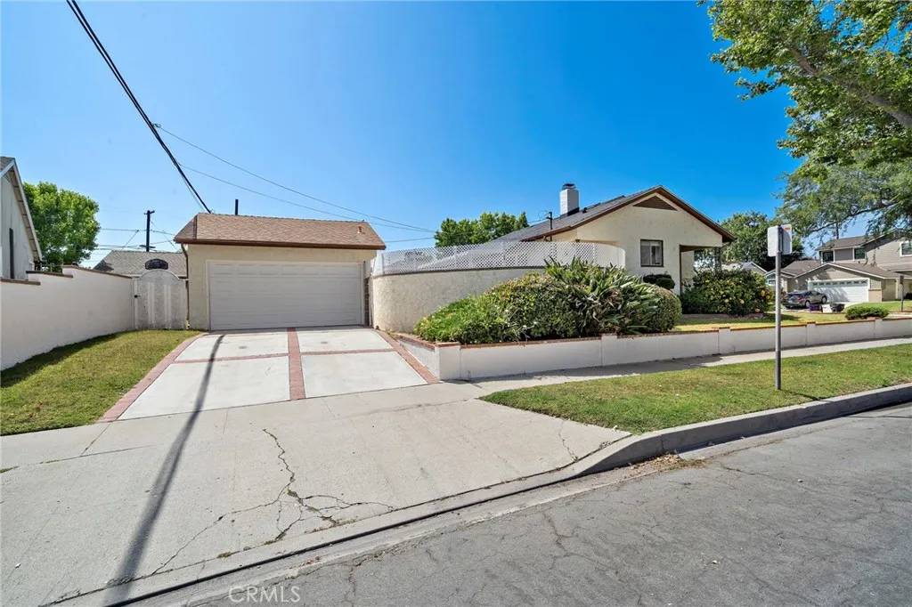 Long Beach, CA 90815,2460 Vuelta Grande Avenue