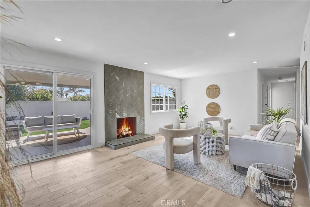 Santa Ana, CA 92704,724 S Sail Street