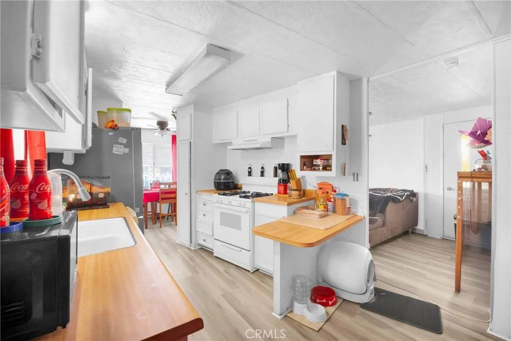 Hemet, CA 92543,1455 S State #295