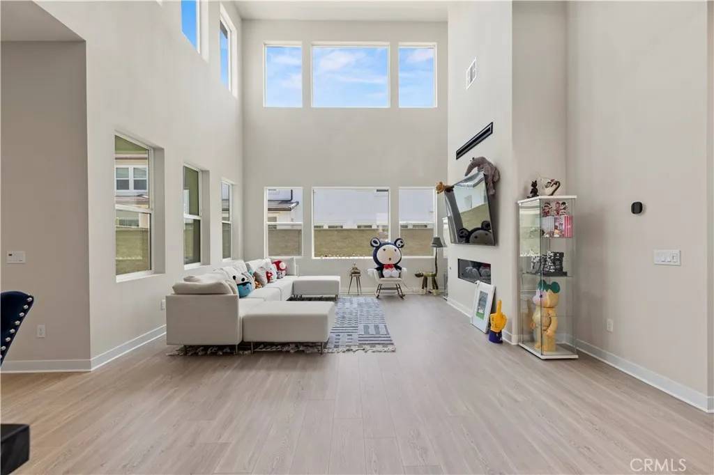 Lake Forest, CA 92630,120 Holliston