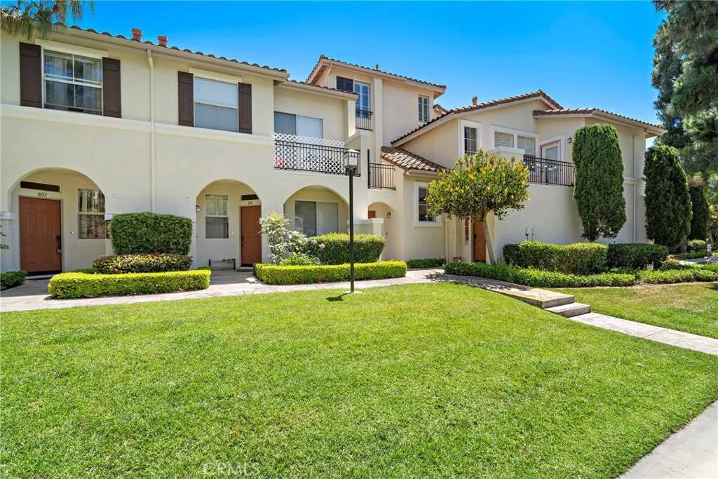 Irvine, CA 92618,811 Larkridge