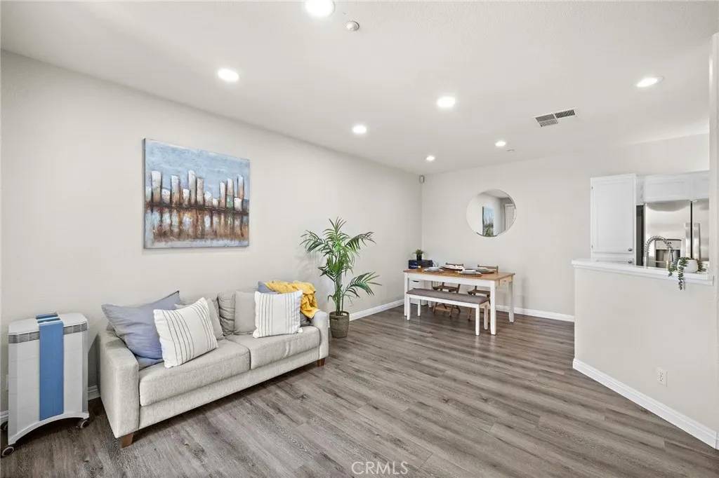 Irvine, CA 92618,811 Larkridge