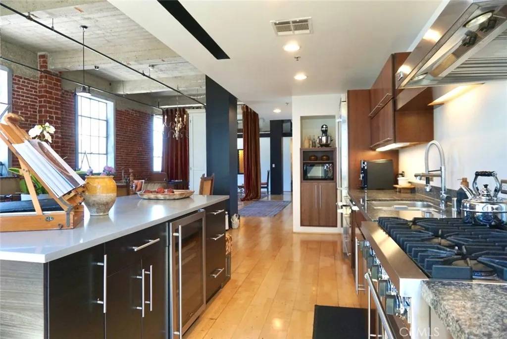 Long Beach, CA 90802,207 Broadway East #302