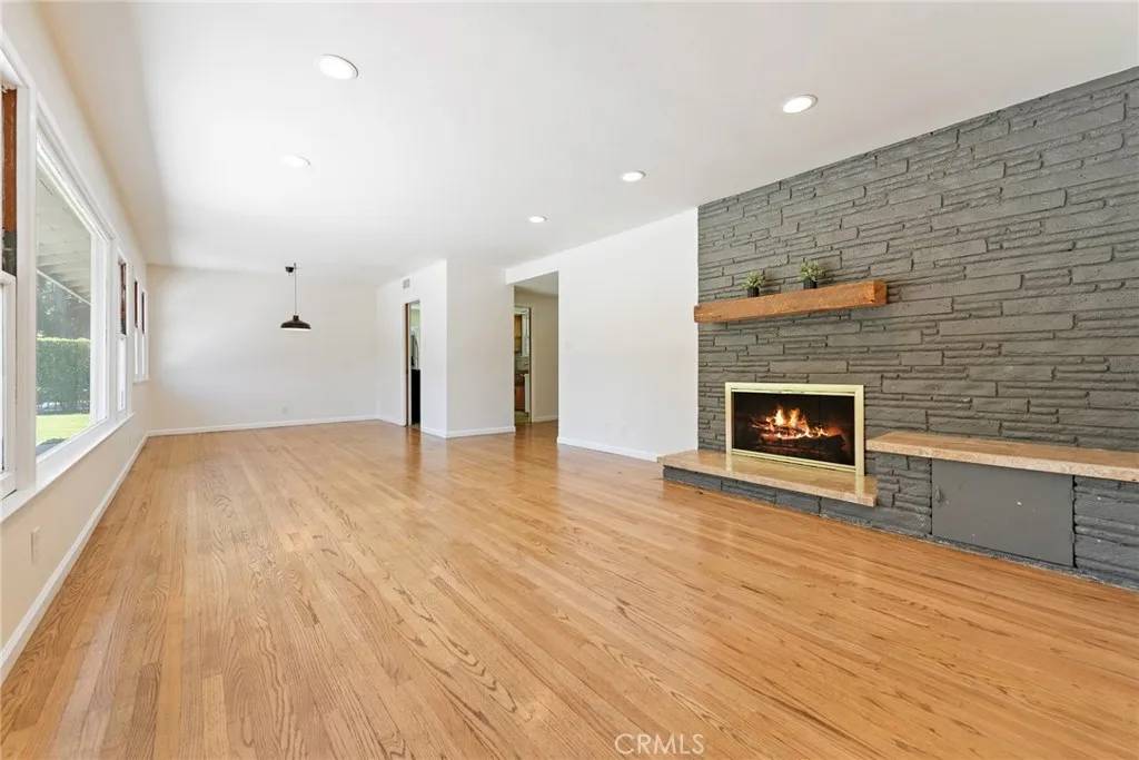 Glendora, CA 91741,883 E Leadora Avenue