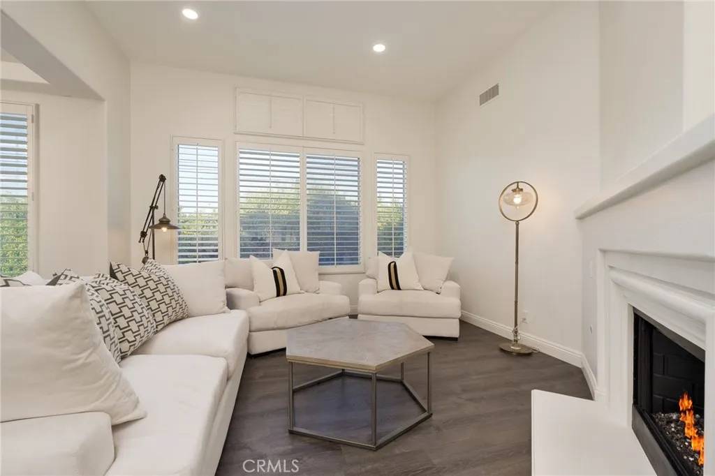Costa Mesa, CA 92626,3120 Tara