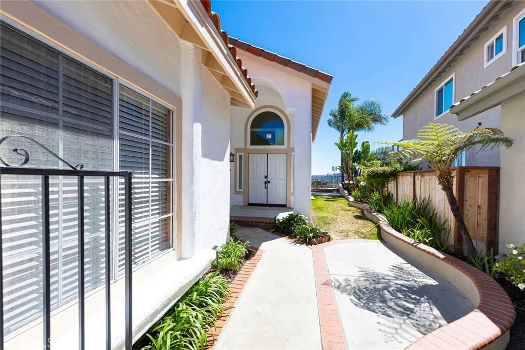 Laguna Niguel, CA 92677,4 Narbonne